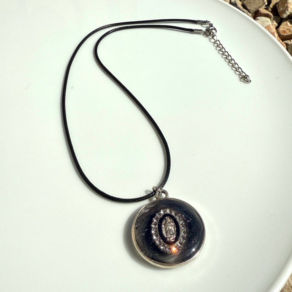 Elegant Silver Resin Pendant Necklace Handmade - Picture 4 of 6